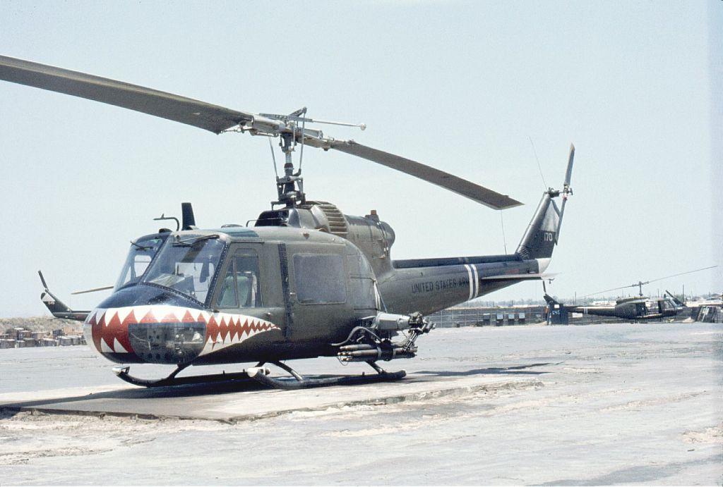 UH-1C Gunship ITALERI 050