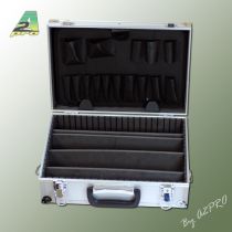 Mallette / valise alu pour radio ou outillage 35x25x12cm - arrete: prendre 8511 malette